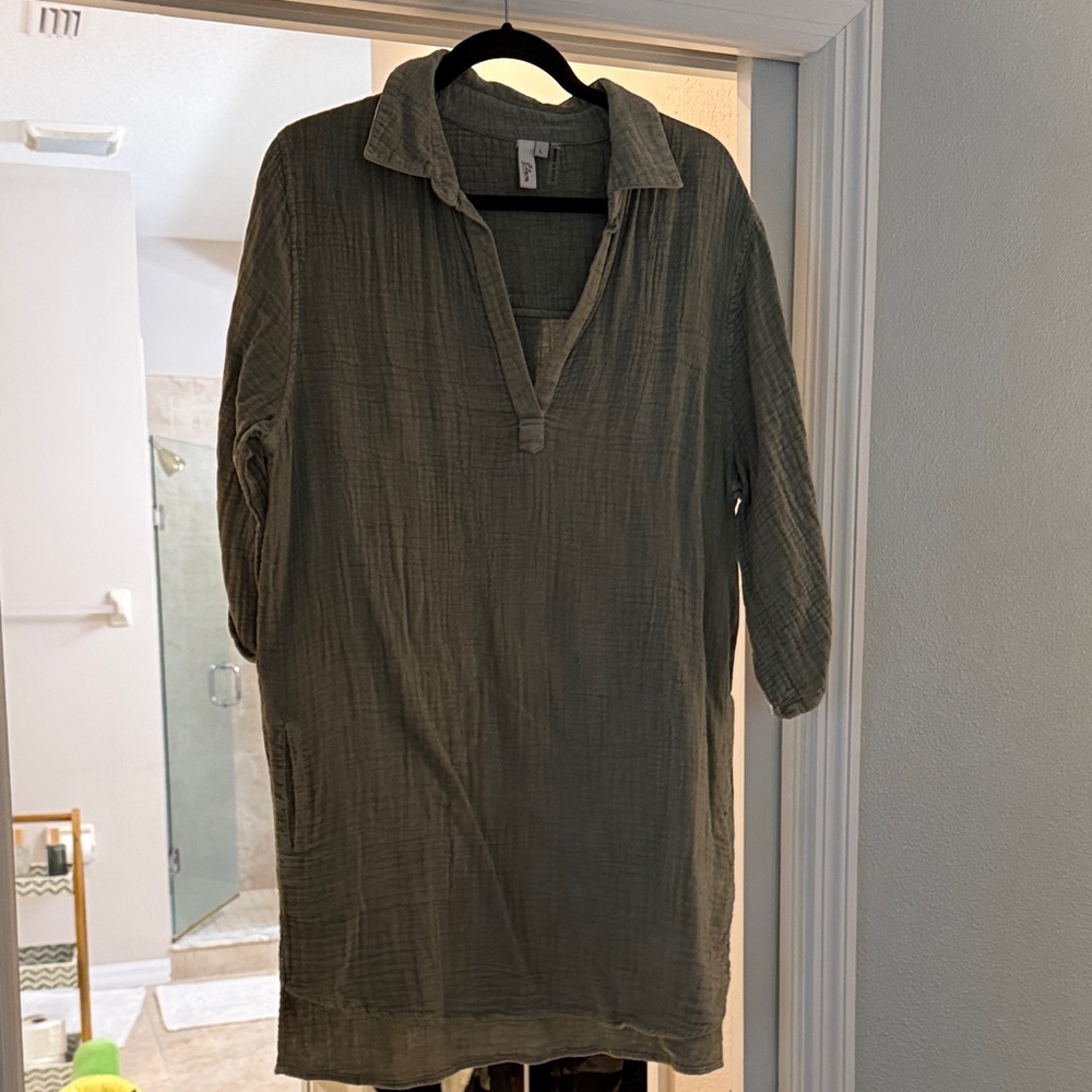 Elan Gauzy Cotton Split Neck Roll Sleeve Shirt Dress - Picture 5 of 7